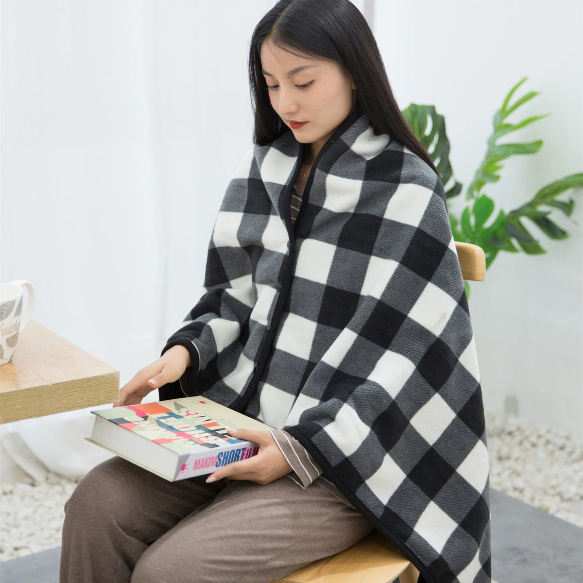 Multifunctional flannel duvet, soft cloak