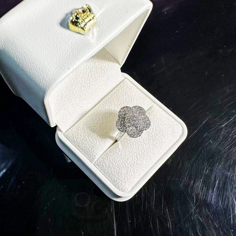 Bijoux de fiançailles trois pièces pour femme, style européen et américain, ornés de diamants sertis de diamants._voghion.com