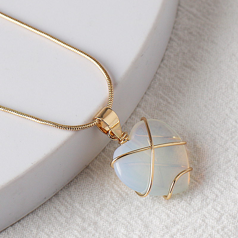 Street Occasion Alloy Material Retro Heart Shape Alloy Plating Women's Pendant Necklace
