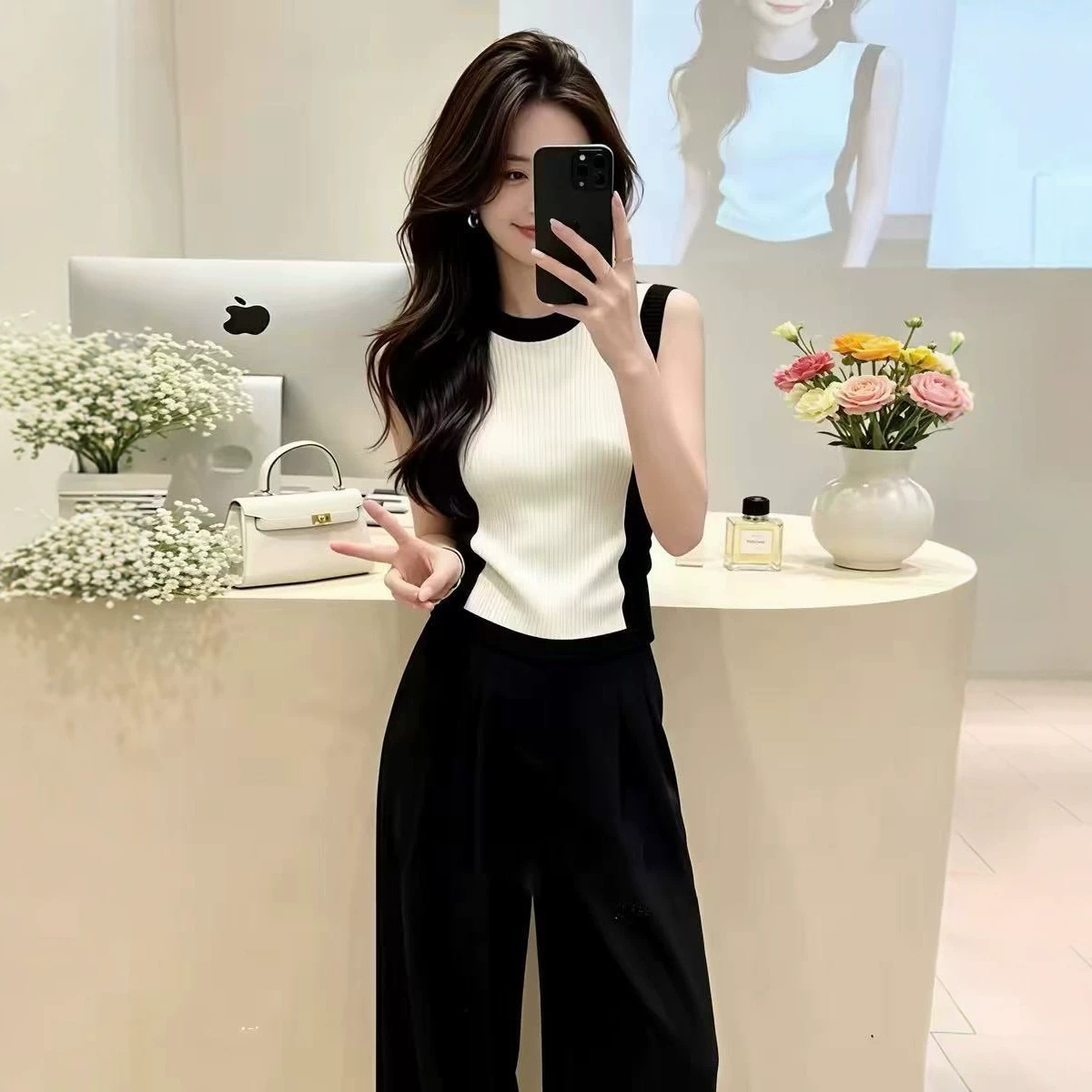 Áo hai dây nữ phối đen trắng tương phản, dáng ôm eo, phong cách Pháp — trắng