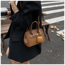 �r�и߼��������K�����Ů2025�ļ��¿���ɫ�P����ٴ�μ�б���