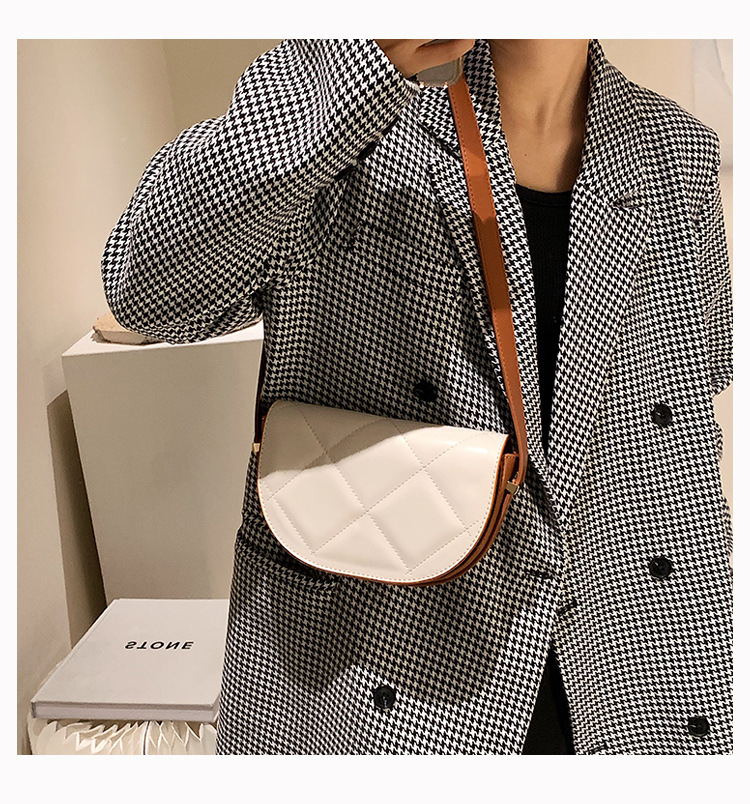 Meilleure Vente Sac Femmes Ins De Niche 2021 Nouvelle Mode Automne Et D'hiver Épaule Messenger Sac Losange Populaire Selle Sac display picture 4