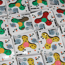 儿童玩具指尖陀螺盒装旋转机甲陀螺礼品2元玩具地摊临沂小商品批