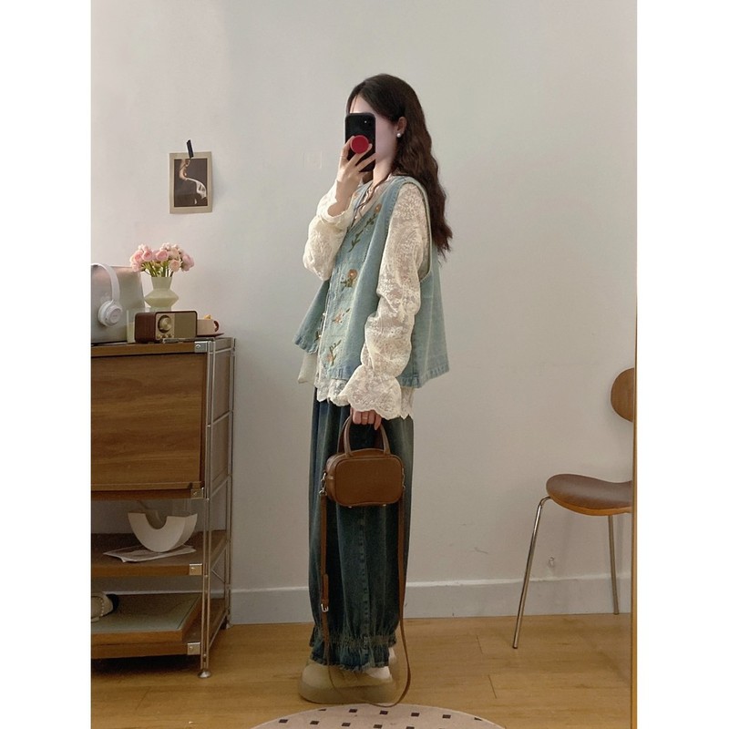 【现货飞】秋季韩式新款设计感重工绣花大码宽松显瘦牛仔马甲女外|undefined