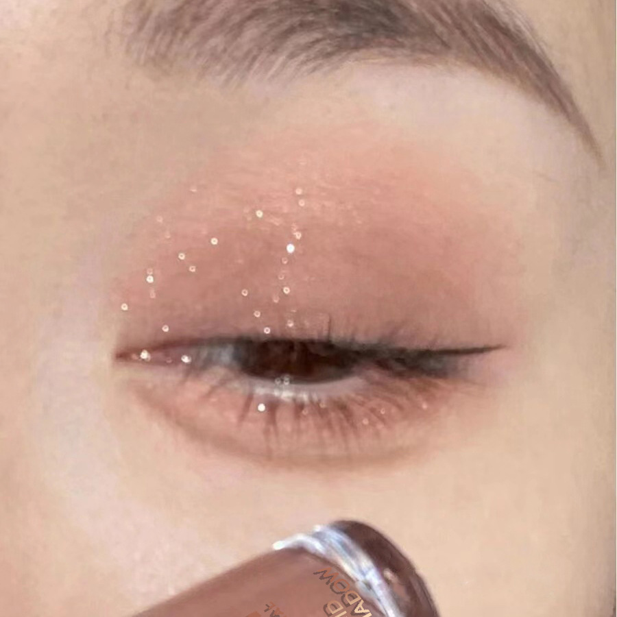 Capo Vini low-saturation gray Powder milk coffee matte liquid single eyeshadow Fine glitter pink pure earthy tone Item Picture