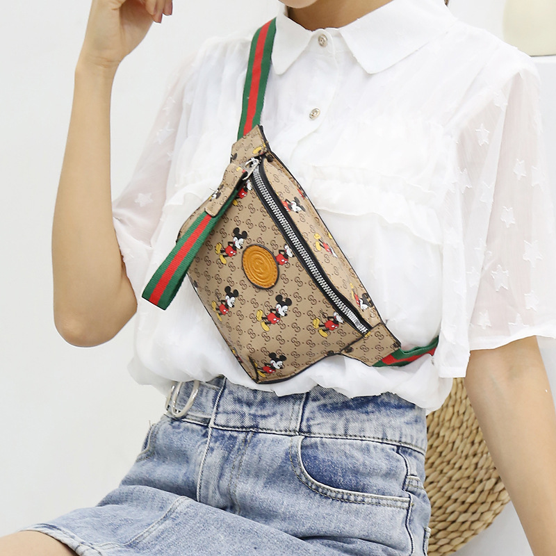 Bolso de pecho de diseño de nicho para mujeres 2025, nuevo estilo coreano de alta sensación de bolso de mujer al por mayor.