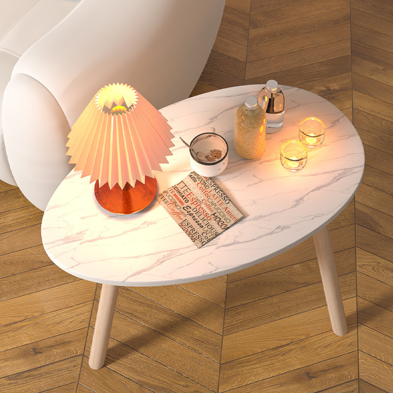 Sofá nórdico con varias mesas redondas de la sala de estar, pequeño dormitorio de lujo, mesas de cabezal de cama, balcón