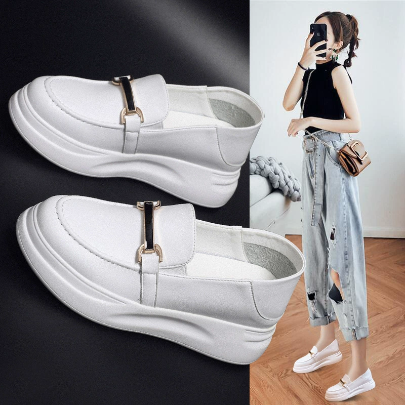 2023 Новая женская обувь с невидимой внутренней высотой, увеличивающая ленивые сандалии с двумя носками, женские маленькие повседневные полутапочки из натуральной кожи для женщин