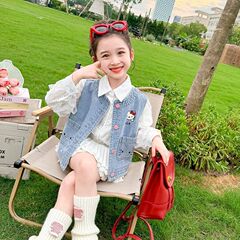 女の子のデニムの馬甲春秋の金の2025新型の女性の赤ちゃんの洋気の外は秋のベストの子供の秋の服の馬の挟みを着ます。