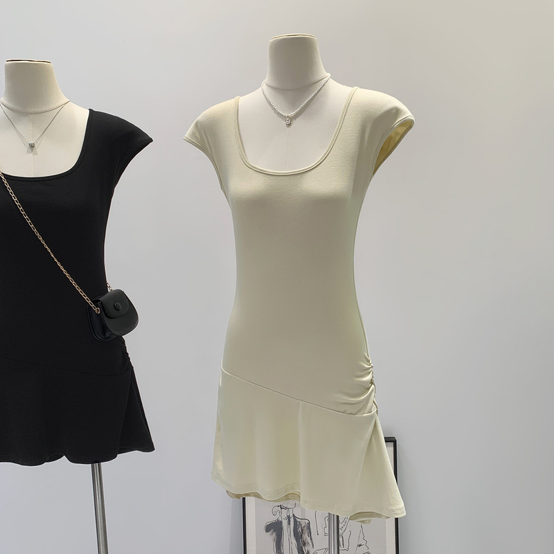 French-Style Chic Pink U-Neck Dress for Women, Summer 2026 New Model, Waist-Cinching Pure Desire Short Dress