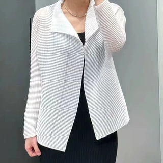 三宅2024春季新款短外套女修身显瘦纯色百搭休闲褶皱翻领长袖上衣