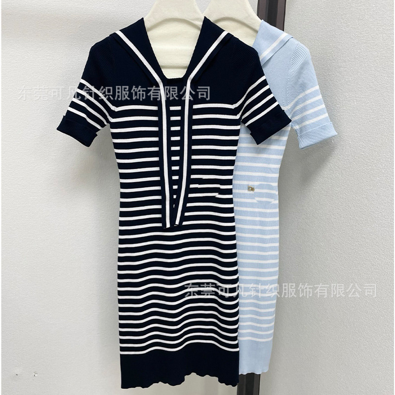 D brand's new summer collection features a navy collar knitted short-sleeve women's dress with color-blocking stripes, slim fit and slimming effect D brand's new summer collection features a navy collar knitted short-sleeve women's dress with color-blocking stripes, slim fit and slimming effect
