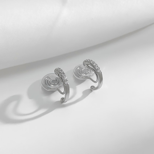Daily small ear clips, no piercings, earrings for women, simple temperament, high-end earrings, plain earrings, retro painless mosquito coil discs