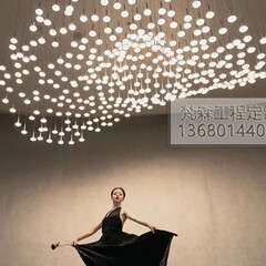 バーピアノエリア宴会場星空ライトホテルロビーヘッドライト営業部サンドテーブルクリスタルエンジニアリングクリエイティブシャンデリア
