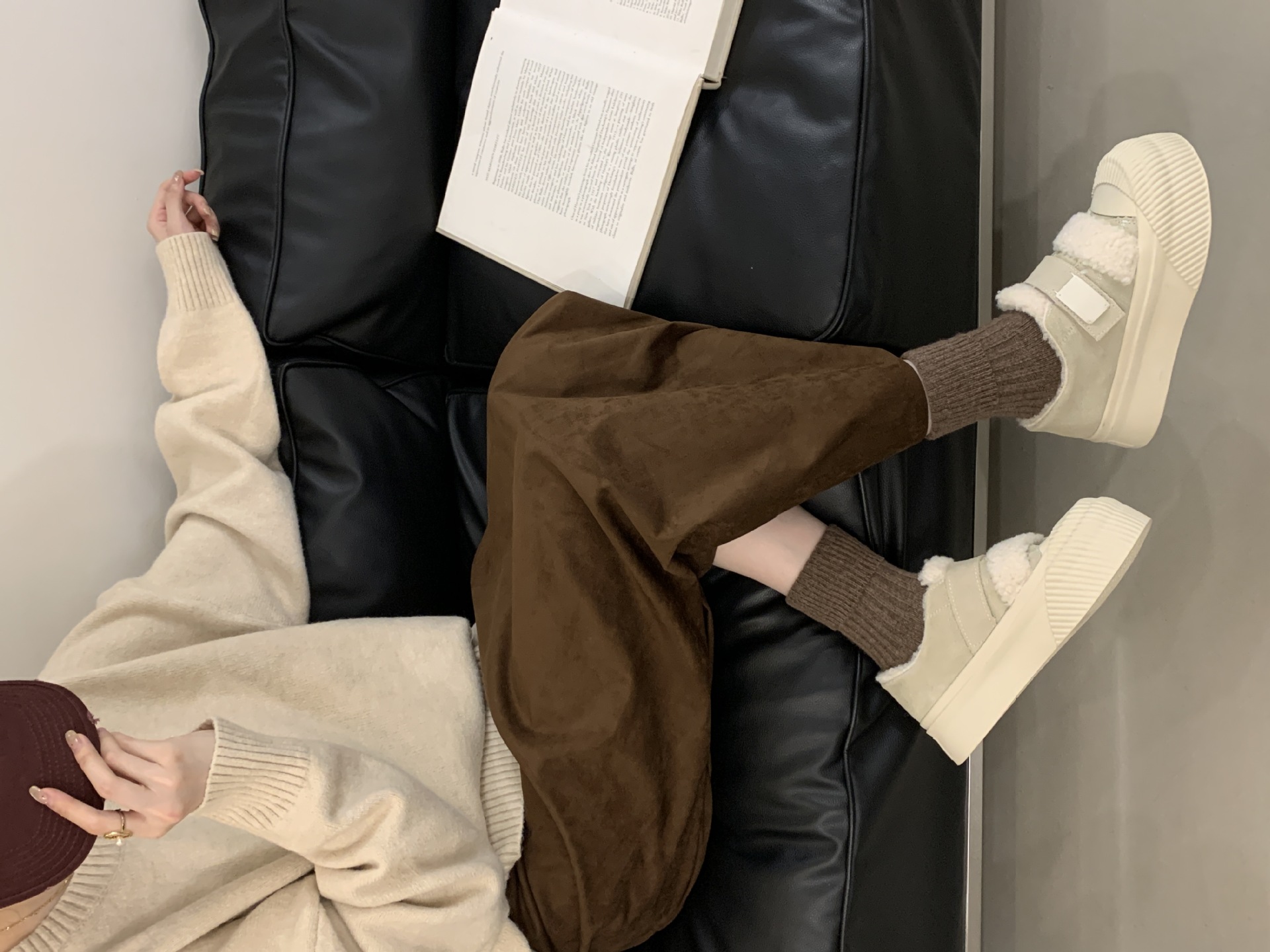 Chaussures ShoeGlobe Grape Mom Automne Hiver Nouvelles Chaussures en cuir véritable à semelle épaisse et doublure en velours épais, chaudes et décontractées, couleur blanc biscuit, pour femmes_voghion.com