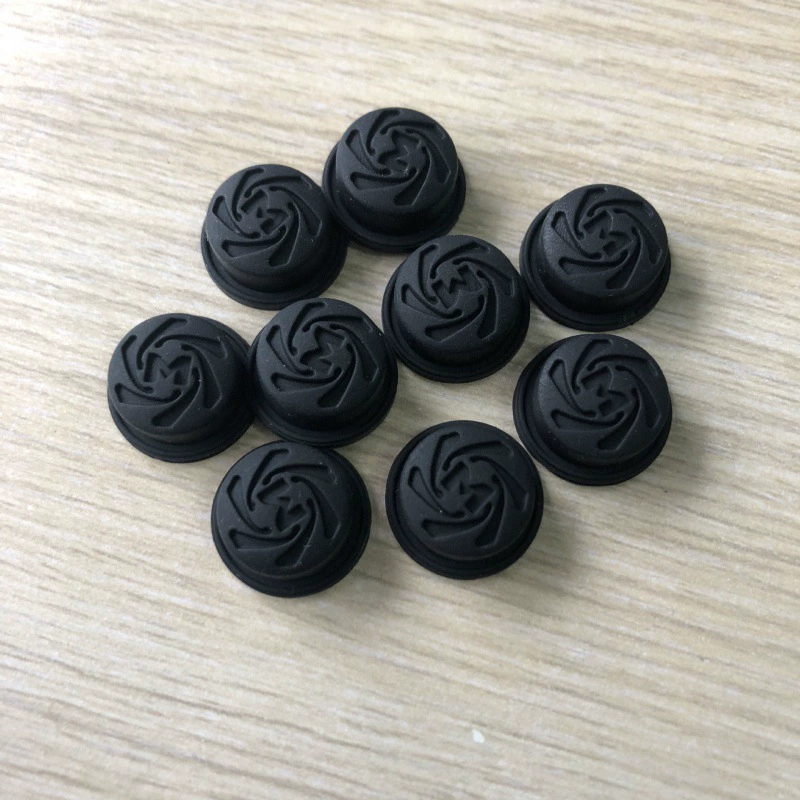 Поставляет производителю силиконовую крышку с круглой кнопкой, уплотнительную прокладку, силиконовую крышку с рисунком, уплотнительную резиновую пробку, водонепроницаемую заглушку.