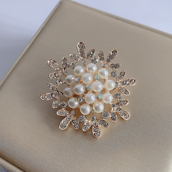 sophisticated fashionable brooch