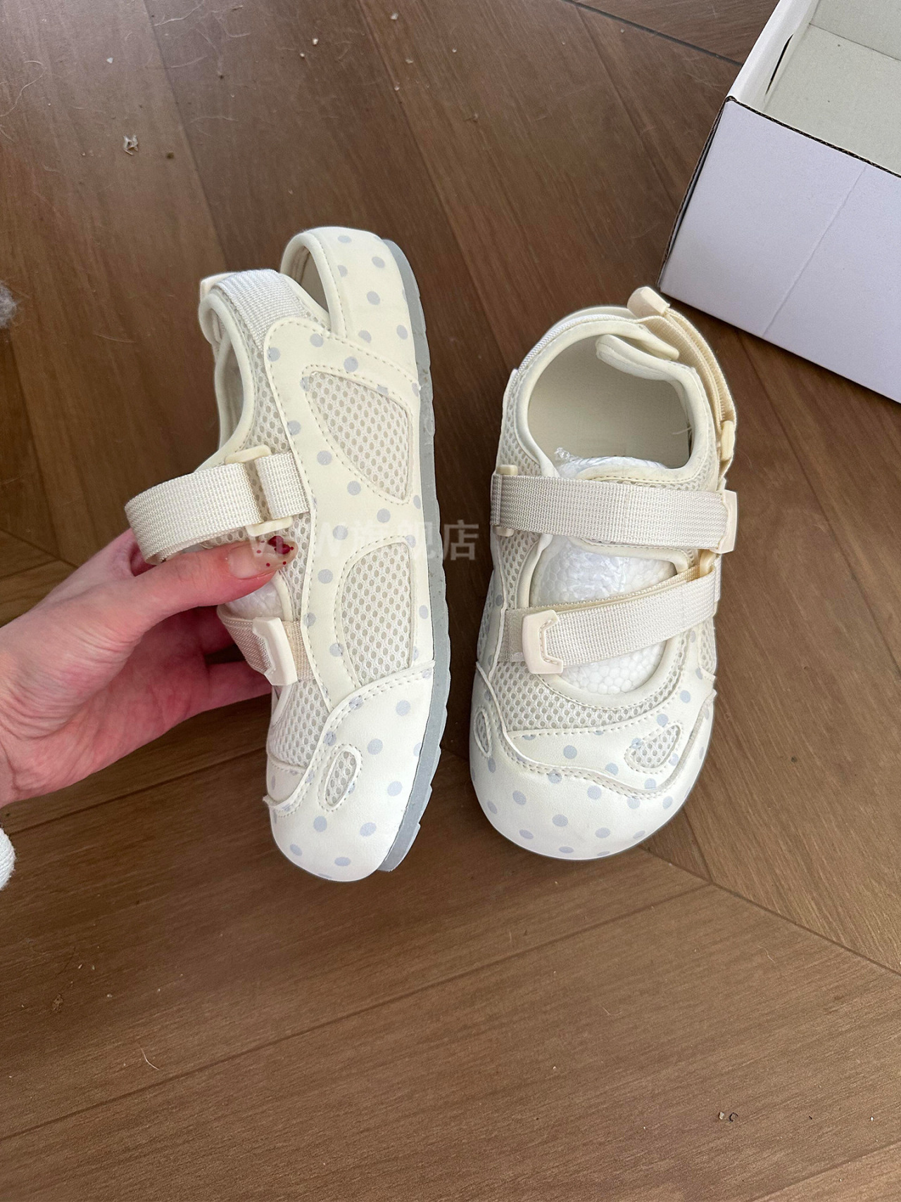 2026 nuevo nicho de moda punto de onda cómodo suela suave transpirable velcro bolsas casuales zapatillas deportivas