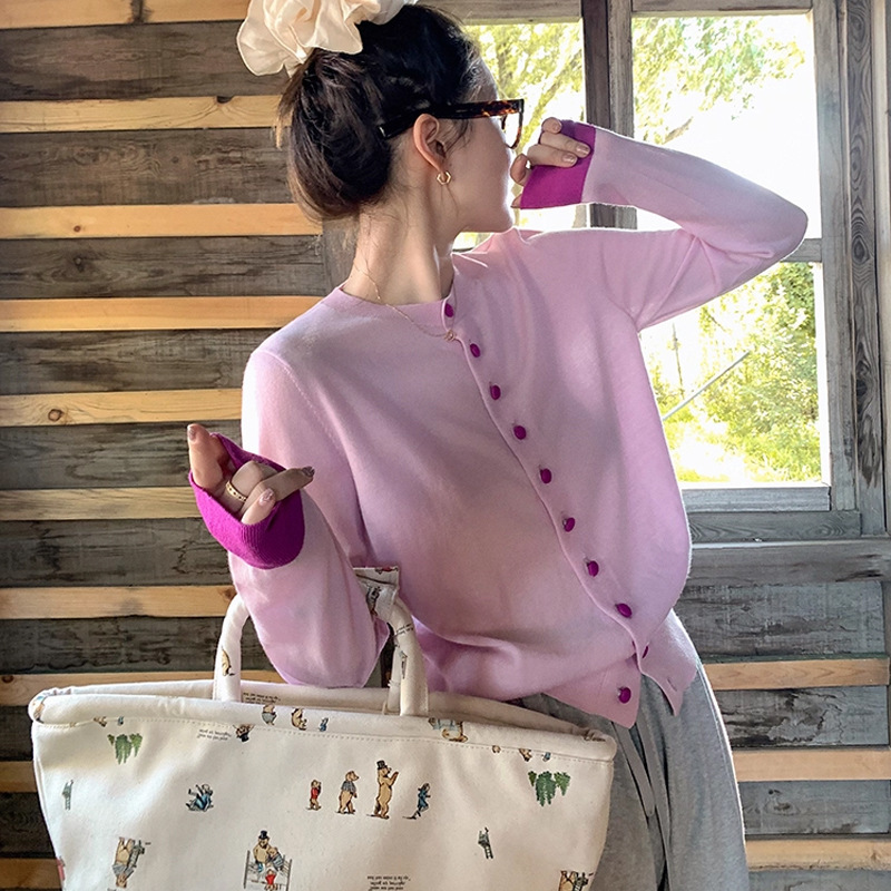 Sweet Age-Reducing ~ Merino Wool Knitwear Women's 2025 Autumn and Winter New Contrasting Tops Sweet Age-Reducing ~ Merino Wool Knitwear Women's 2025 Autumn and Winter New Contrasting Tops