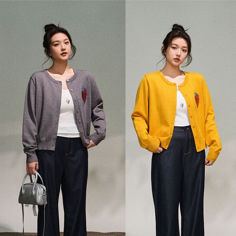 2025 New Autum Strawberry Sequin Cardigan Long-Sleeved Knitwear Slightly Fat mm Large Size Long-Sleeved Small Jacket 6891