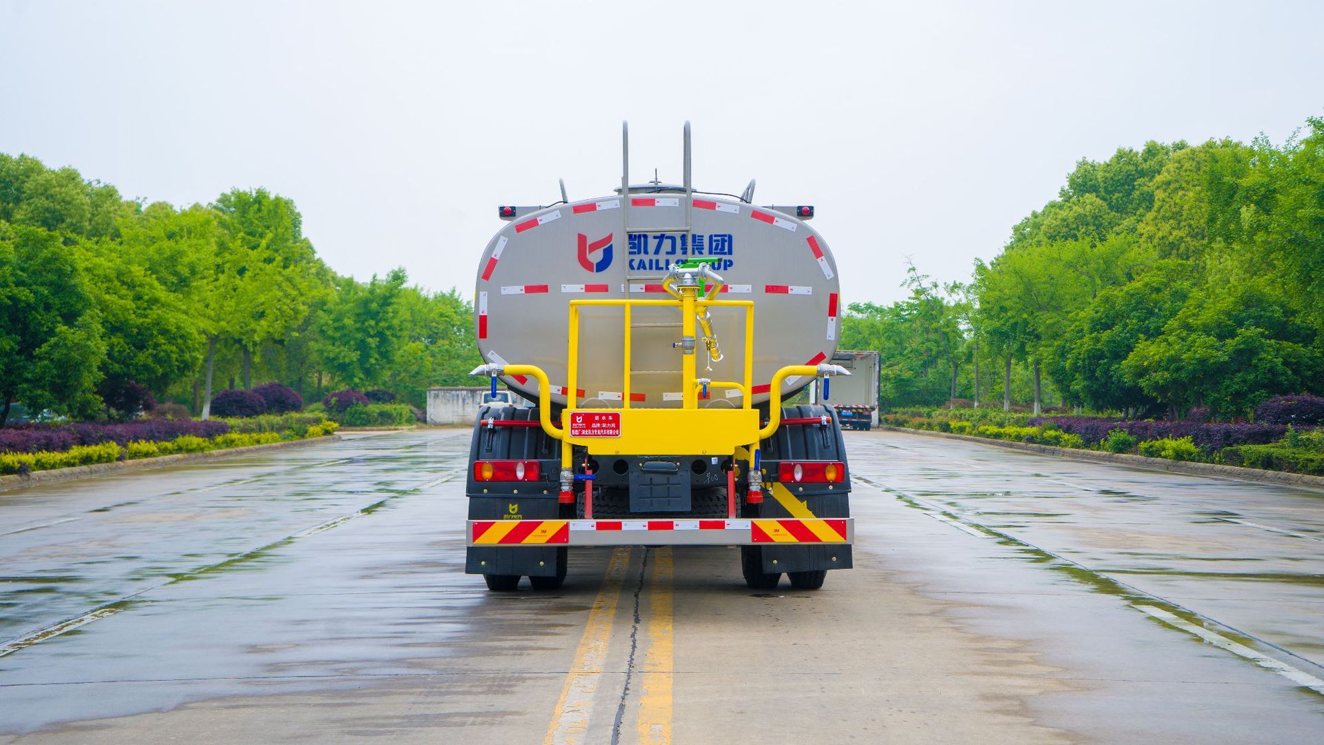 Dongfeng Zuanbi D3S New Spray Truck 12 Square Meters Municipal Sanitation and Landscaping Spray Truck Factory Direct Sales