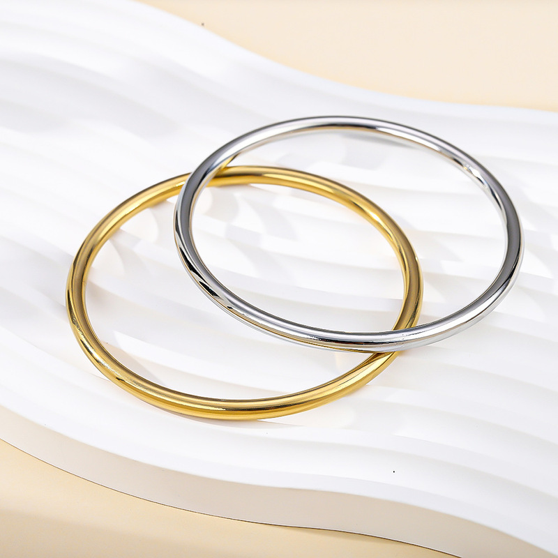 Titanium Steel Bracelet, Fashionable and Simple Round Plain Ring Stainless Steel Bracelet That Can Be Used in the Shower Without Fading or Fading Cuff Bracelet Titanium Steel Bracelet, Fashionable and Simple Round Plain Ring Stainless Steel Bracelet That Can Be Used in the Shower Without Fading or Fading Cuff Bracelet