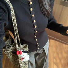 黑色设计感金属扣长袖针织衫女冬季新款软糯修身显瘦内搭打底衫秋