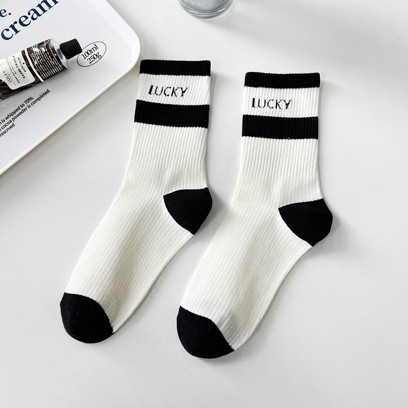 Calcetines de primavera, Otoño e Invierno calcetines de mujer a media pierna de mujer de color sólido calcetines de algodón a rayas en blanco y negro calcetines de algodón casuales deportivos