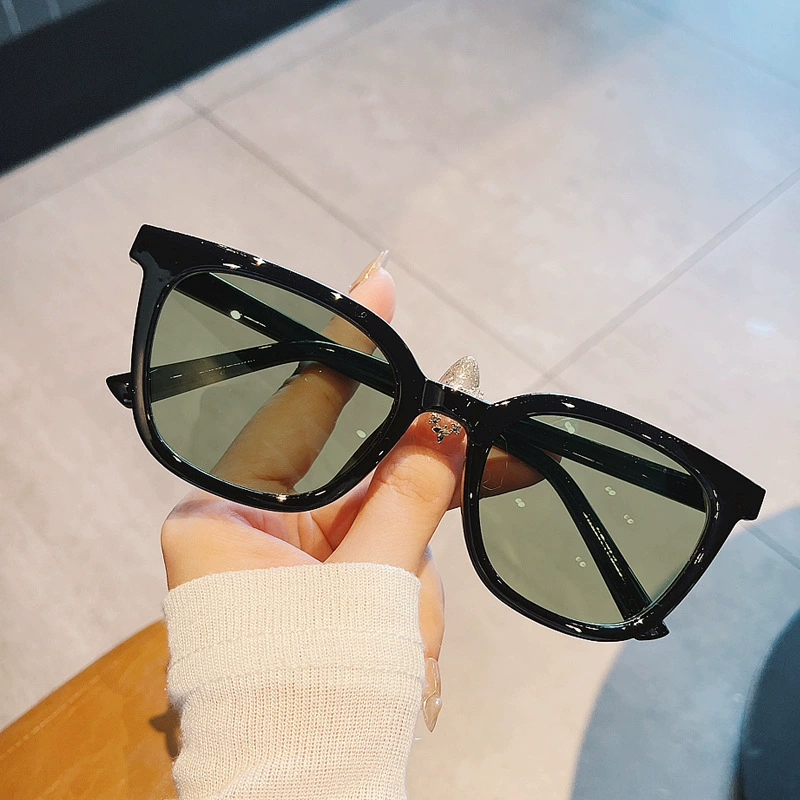 Солнцезащитные очки Xiaohongshu Korean Black Frame Tea - цветные Female Xia Sea Border Sunshine New Face Big Face тонкая сеть красные очки