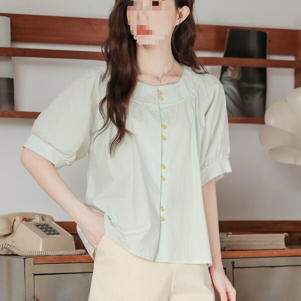 Design fresh summer shirt with a round collar
