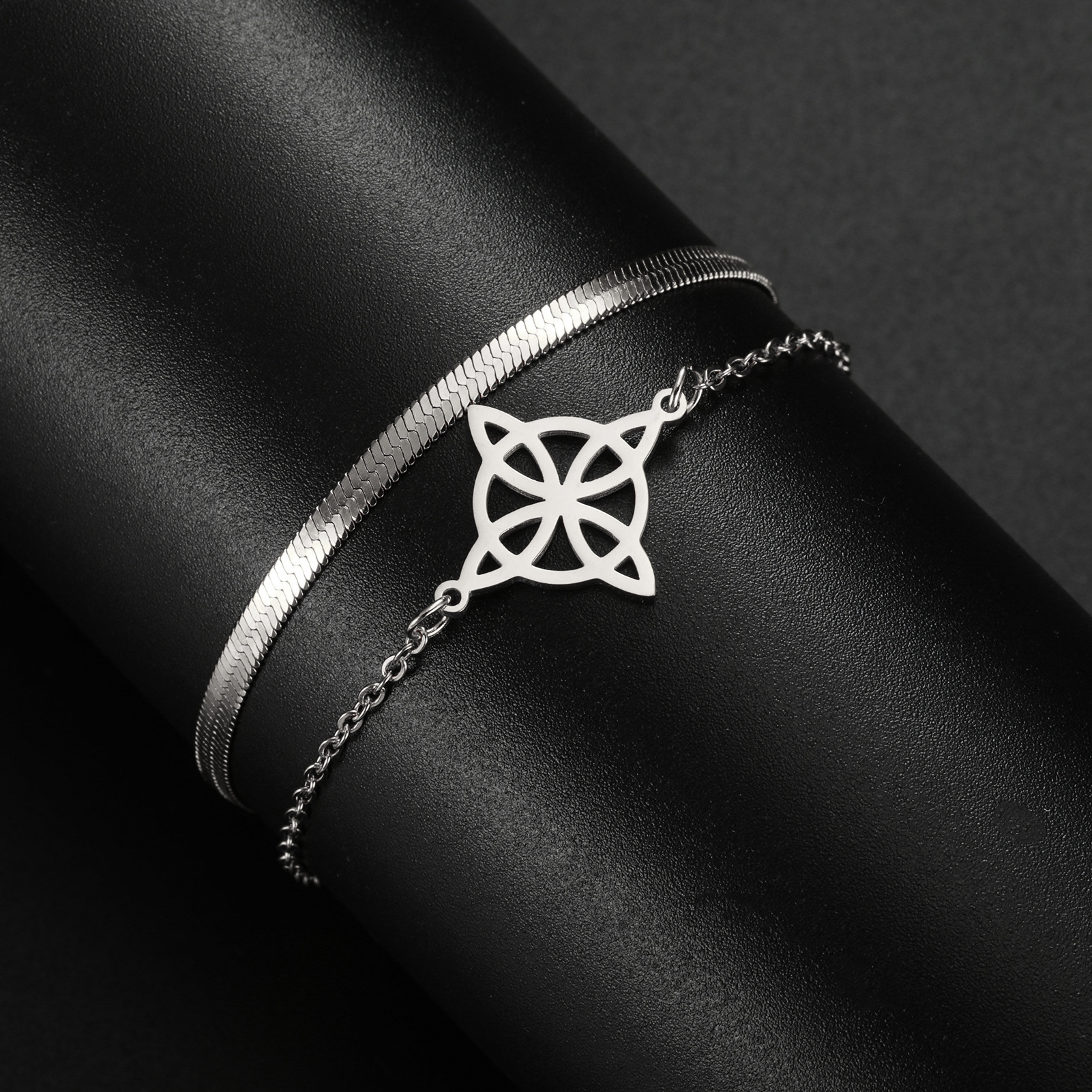 8g Weight Bracelets Classification 304 Stainless Steel Chain Material 1 Piece Quantity Holiday, Daily Occasion 304 Stainless Steel Material Witches Knot Pattern Women's Gender Plating Design Simple Style, Classic Style Style Simple Style Classic Style Witches Knot 304 Stainless Steel Bracelets In Bulk 8