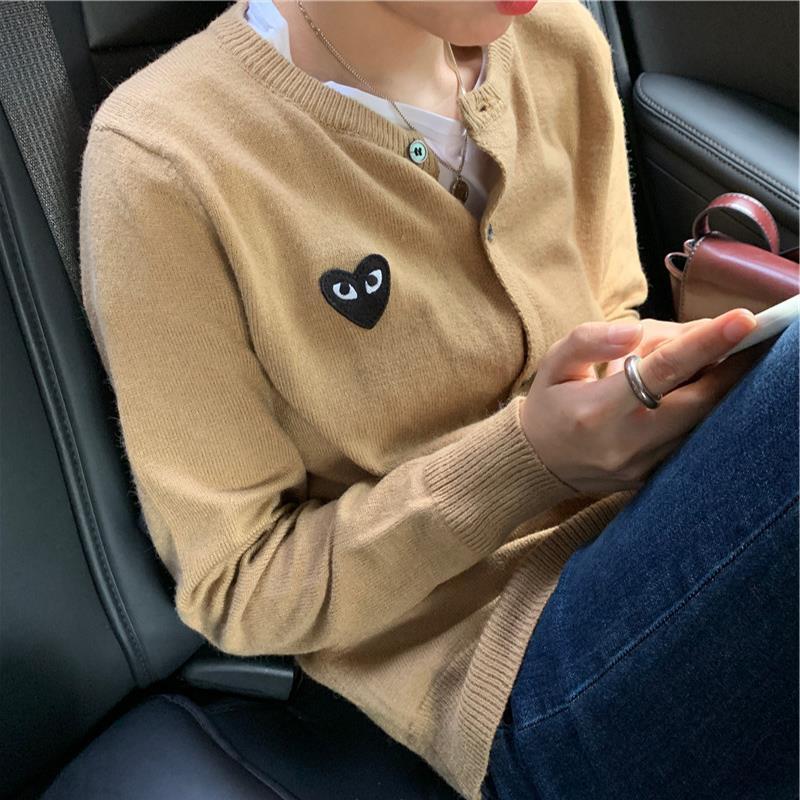 2024 New Autum Korean Style Round Neck Peach Heart Knitted Cardigan Long Sleeve Buttoned Slim Versatile Small Outwear Top for Women