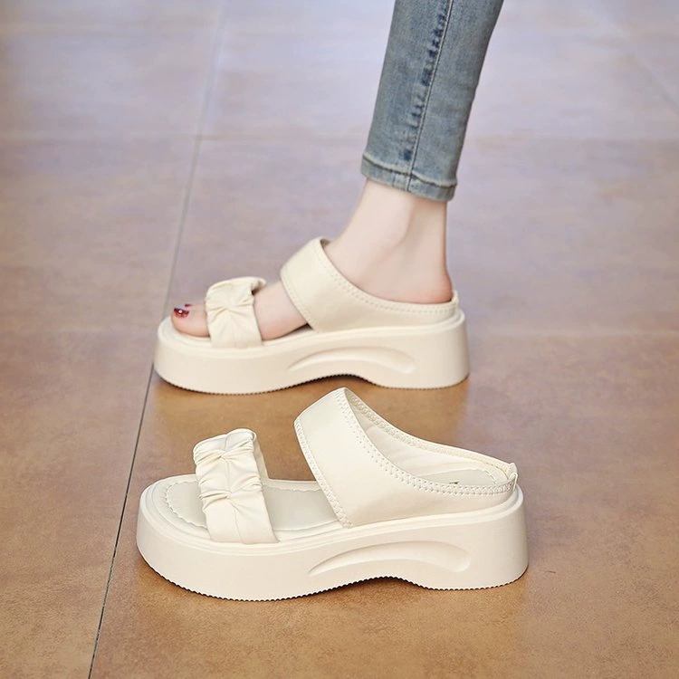 Женские пляжные шлепанцы на толстой подошве с высокой платформой в стиле феи, увеличивающие рост, для лета 2025 года, новые, для ношения с юбками.