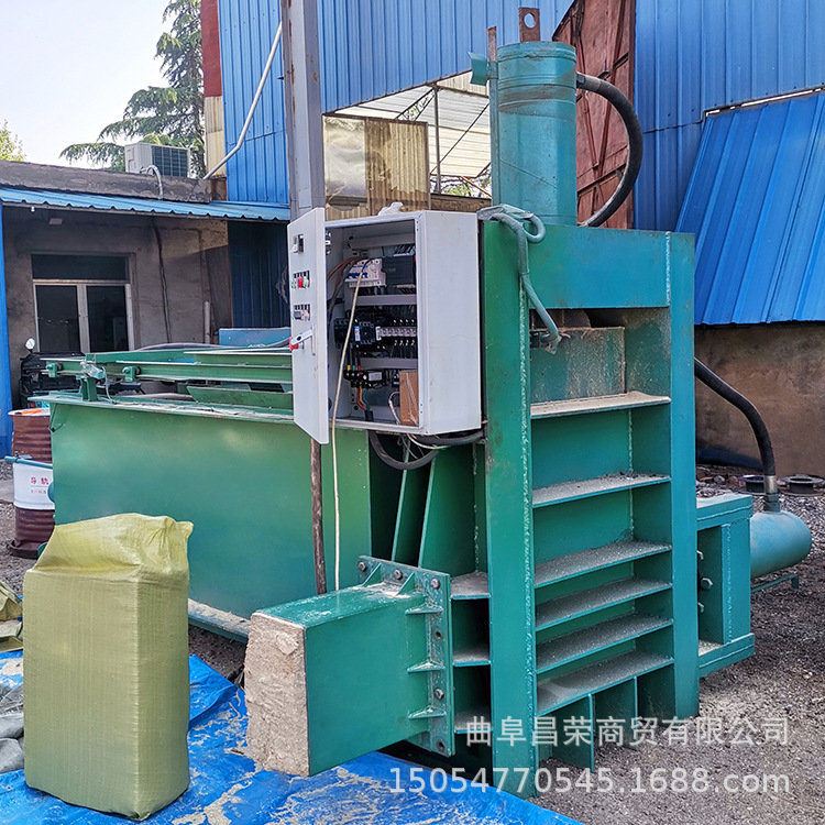 青储饲料打包装袋机 半自动木渣压块机 青储饲料打块机