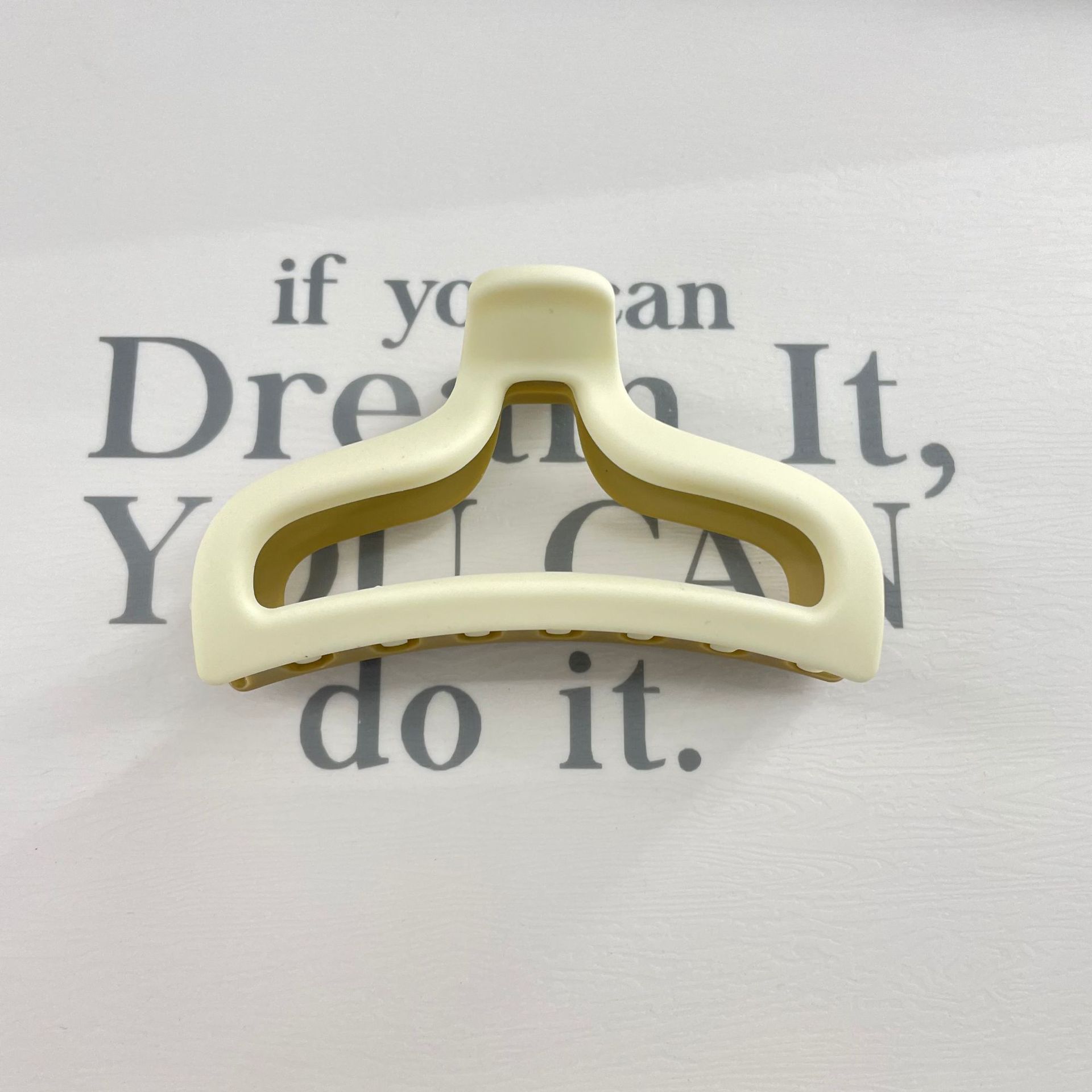 Oufeile superficie de dos colores AB textura esmerilada agarre cuchara trasera femenina alta Cola de Caballo tiburón clip accesorios para el cabello horquilla al por mayor