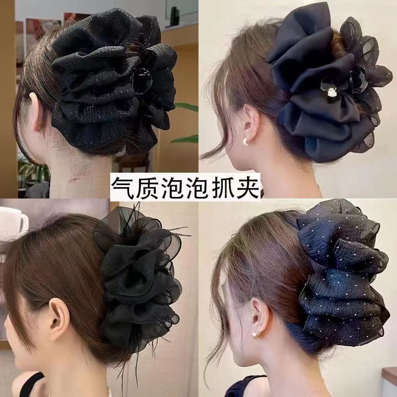 黒い蝶結びのクリップは高級感があります。|undefined