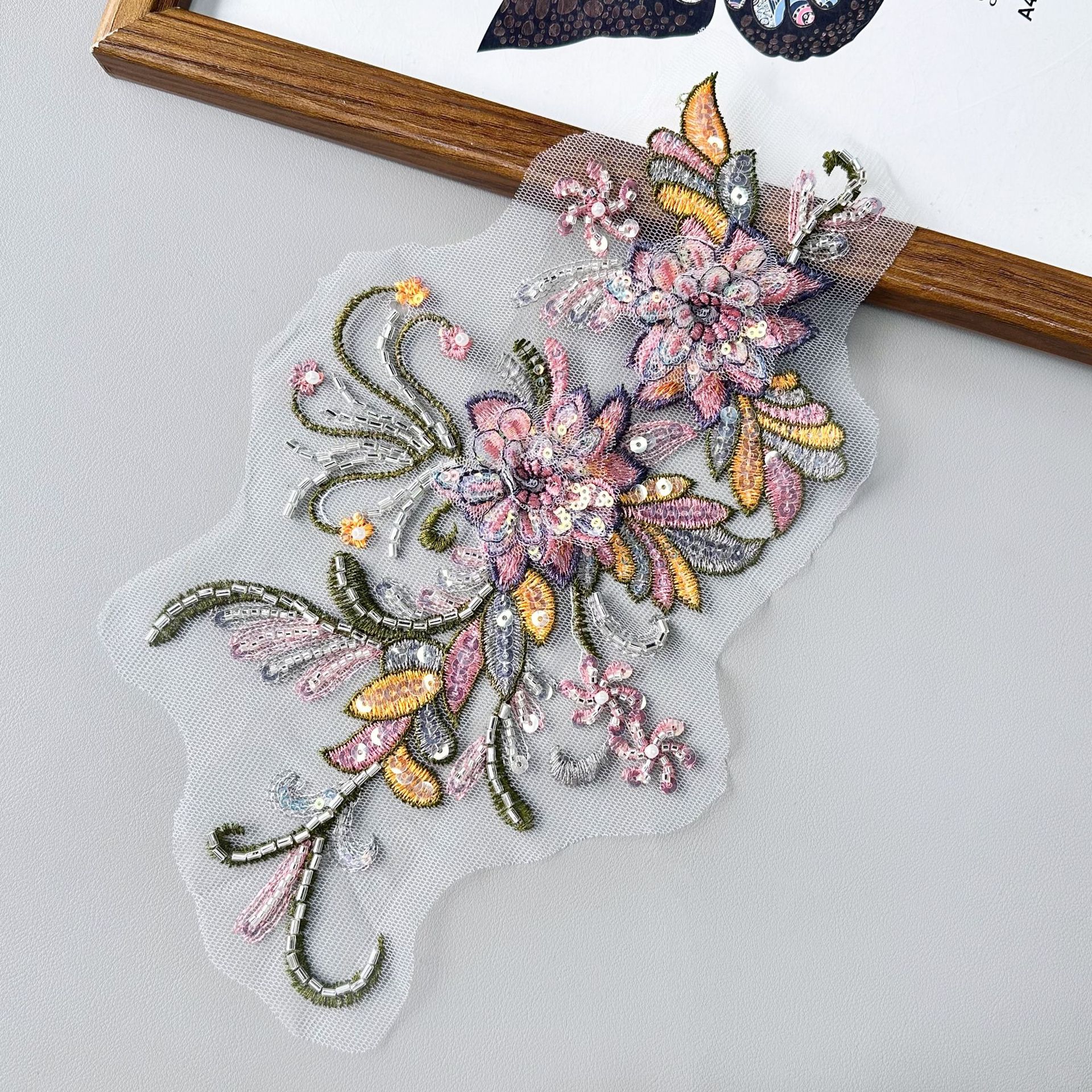 Flores de sequilla tridimensional tela bordada parche de encaje jeans ropa accesorios de ropa hermosa flor de pecho