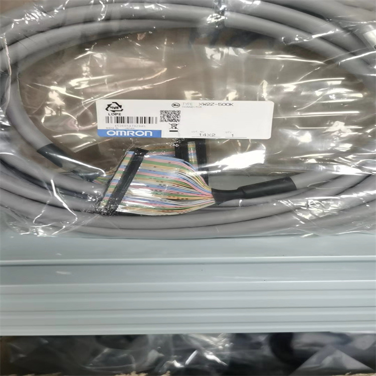 XW2Z-500K欧姆龙连接线UTSAE-B17CLE  UTTAH-B20RT SGMJV-A5ADA2S