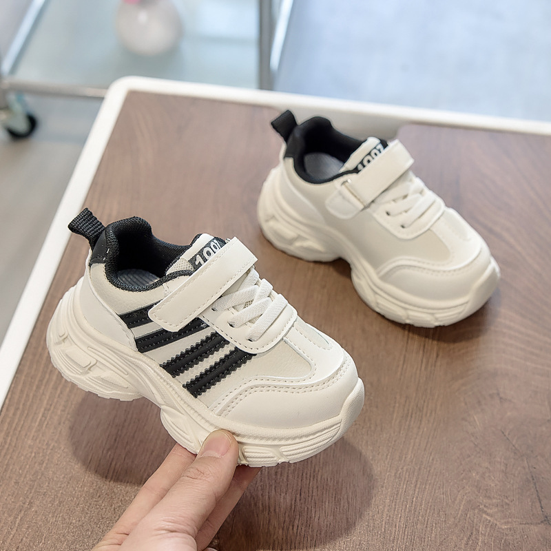 Zapatos deportivos para niños 2026 primavera universal simple zapatos casuales para niños impermeables zapatos para padres con suela suave