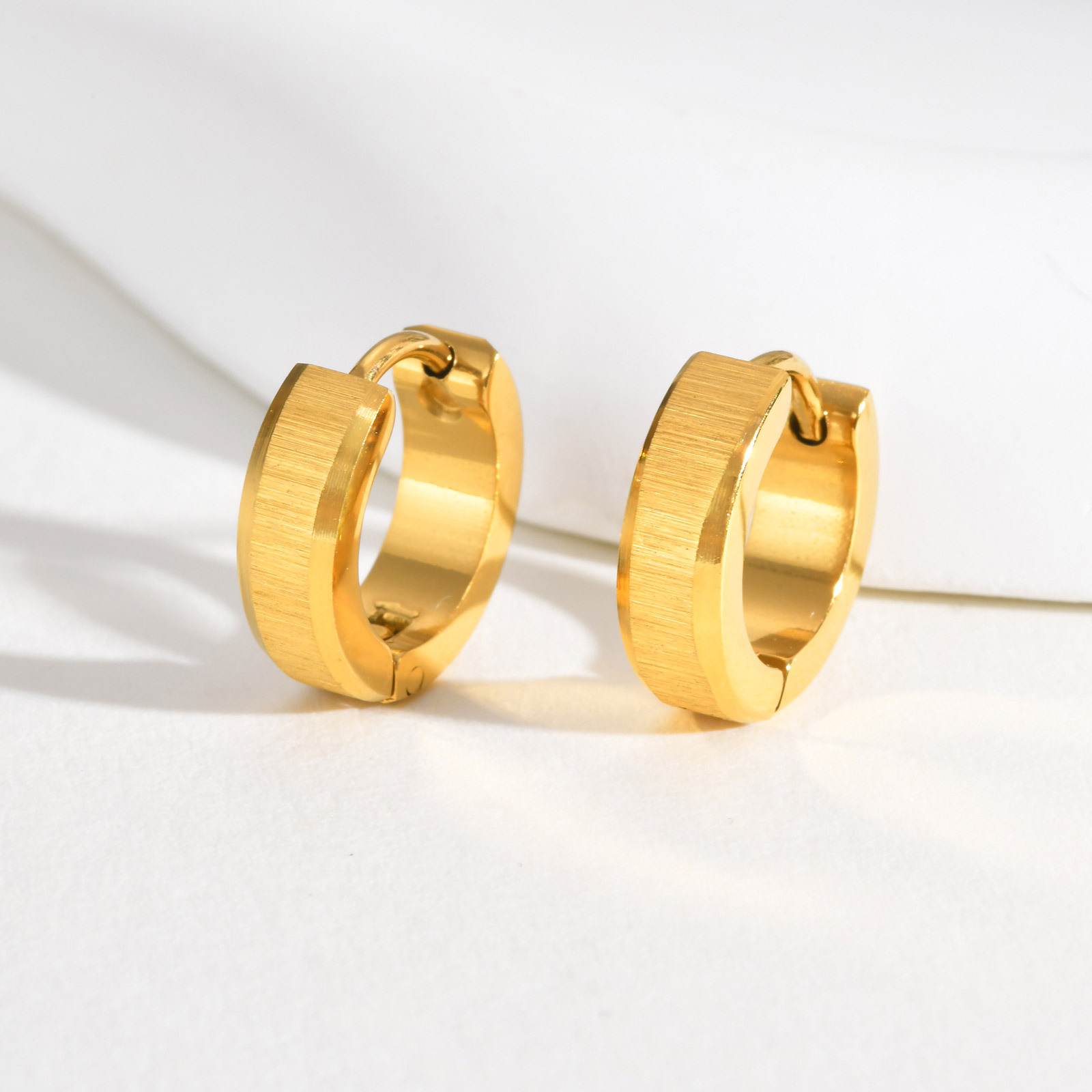 Quanxi Water Earrings Men's Metal Electroplated Gold Stainless Steel Brushed Earrings Gold Eh-694