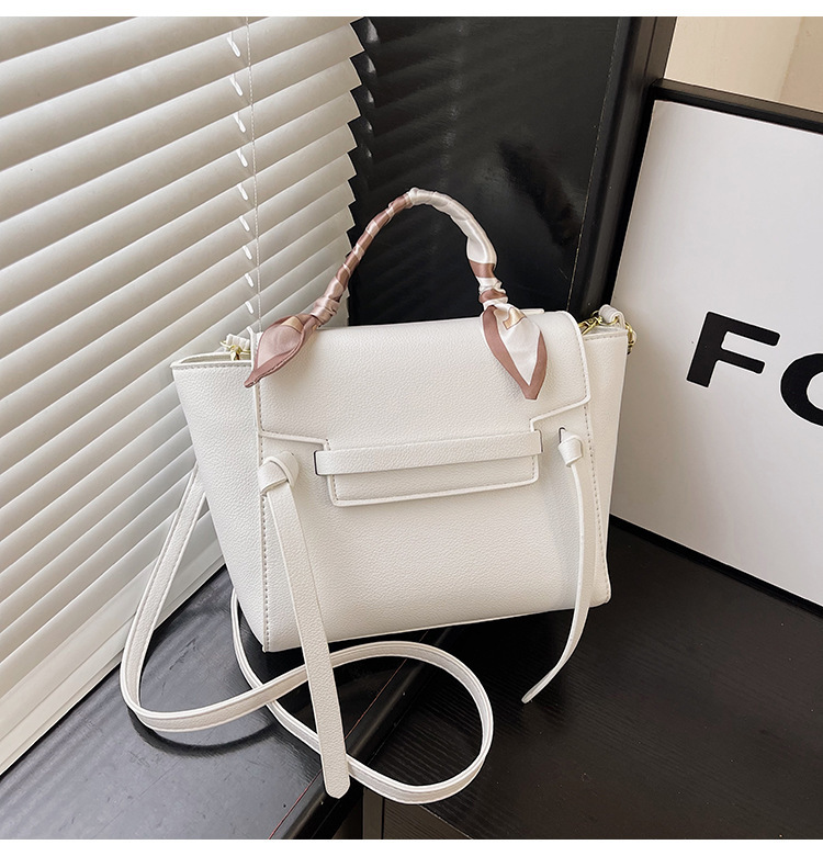 Bolso de moda y estilo occidental de moda bolso de mensajero de un solo hombro de diseño de nicho bolso cuadrado pequeño coreano de color sólido