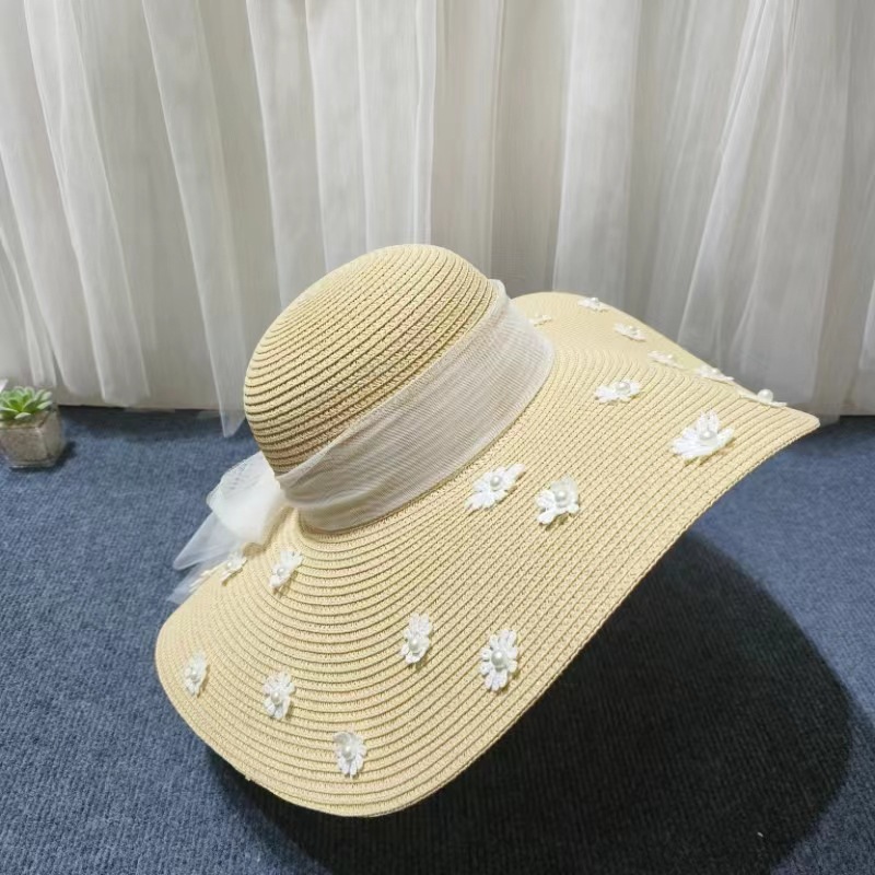 Women's Cute Sweet Simple Style Flower Embroidery Pearl Wide Eaves Straw Hat display picture 2