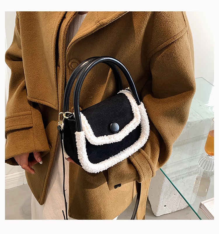 Fashion Plush Handbag Female Autumn And Winter 2021 New Trendy One-shoulder Messenger Bag display picture 3