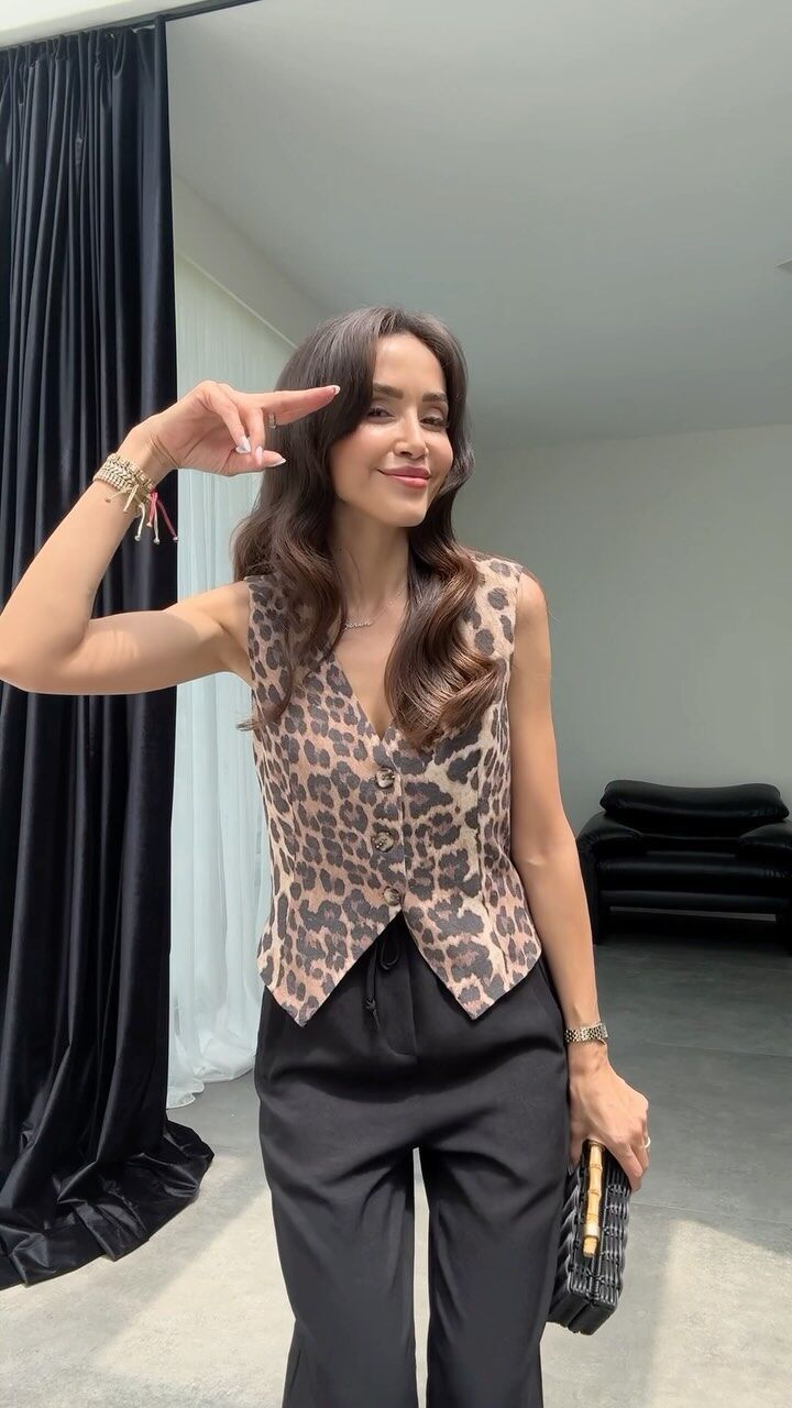 127g Weight Wholesale Women's Streetwear Leopard Sleeveless Button Tank Tops
