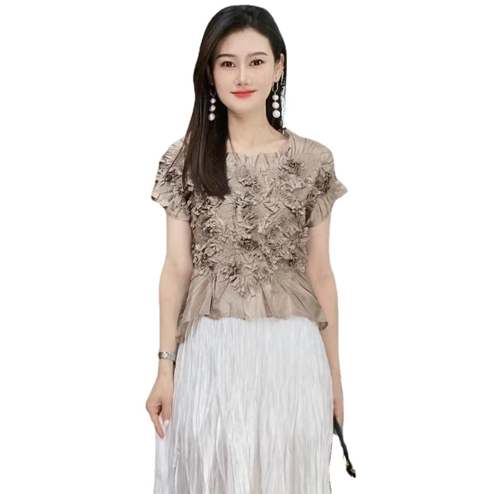 Summer elegant T-shirt with a round collar