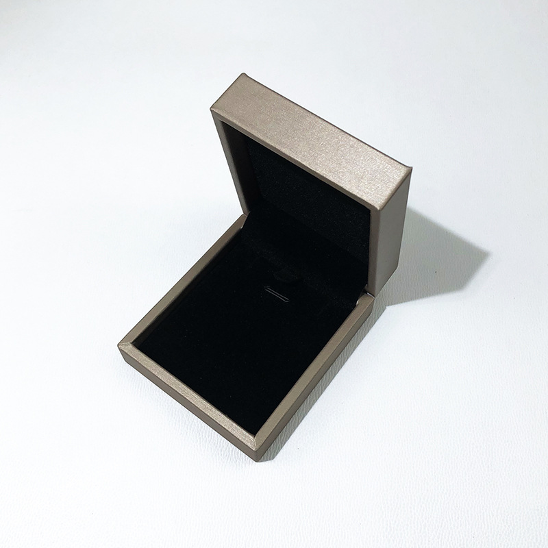 Caja de joyería anillo de diamante colgante collar regalo caja de embalaje de la joyería en stock al por mayor bolso a juego