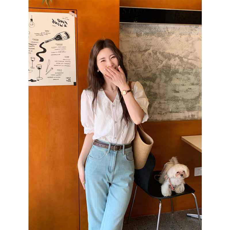 French Retro White V-neck Lace Short-sleeved Shirt Women's Summer Elegant Age-reducing Slim Shirt Puff Sleeve Top French Retro White V-neck Lace Short-sleeved Shirt Women's Summer Elegant Age-reducing Slim Shirt Puff Sleeve Top