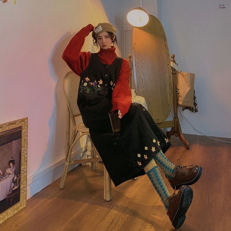 减龄气质中长款刺绣牛仔背带裙女秋冬大码胖妹妹mm收腹显瘦连衣裙