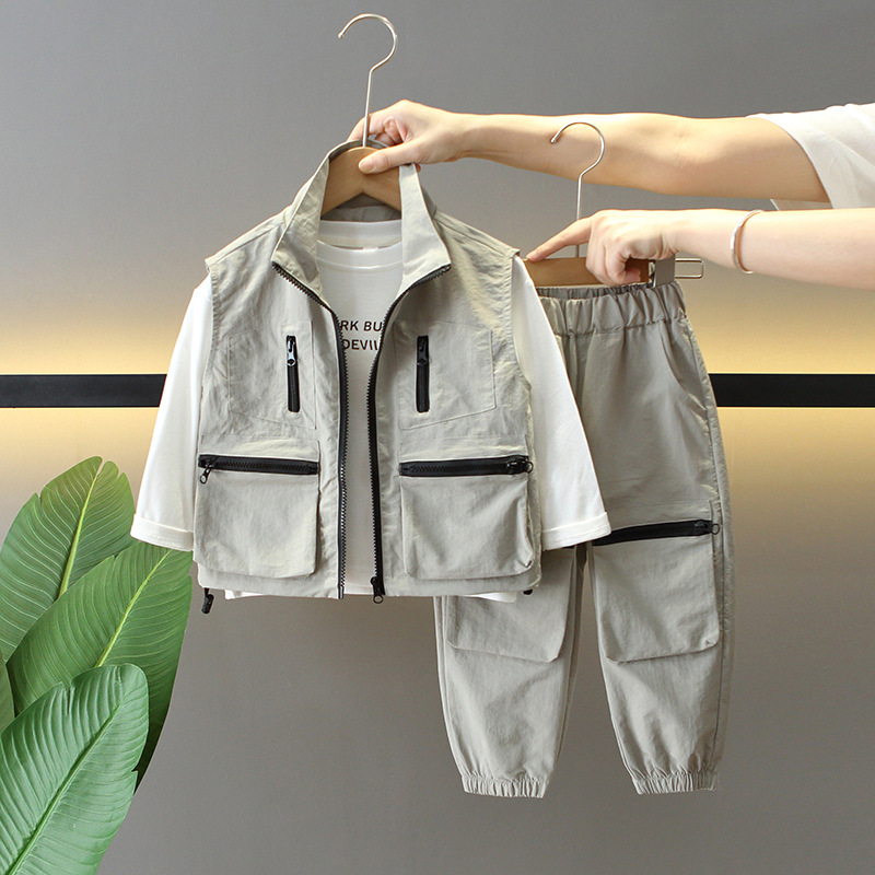6124 Traje de otoño para niños Nuevo estilo de moda y hermoso chaleco de estilo de herramientas de tres piezas para niños de primavera y otoño
