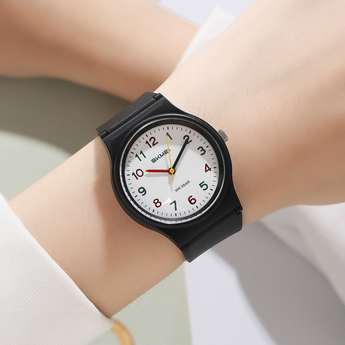 Momento Meins viento pequeño reloj esfera 50 metros impermeable para hombres y mujeres relojes de pulsera baratos fabricantes directos
